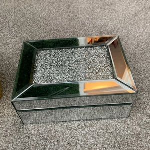 Jewelry box